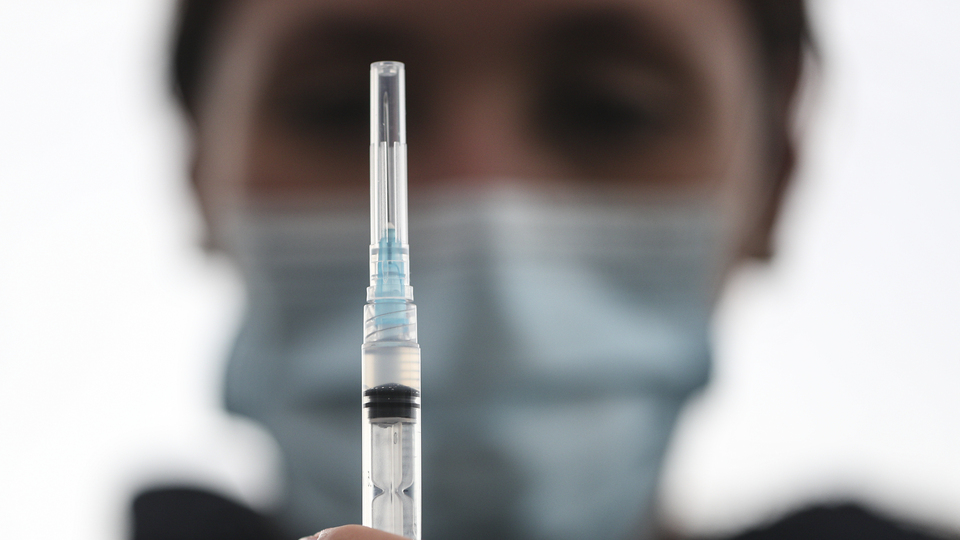 Sinovac Medikal Direktörü açıkladı! Aşıda yaş sınırı düşürülmeli mi?