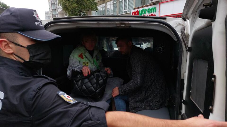 Polis, saldırganı ısırarak rehineleri kurtardı!