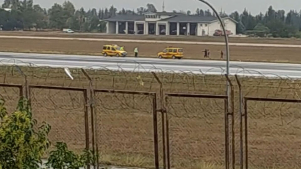 Piste inen uçağın önüne çıktı, çok sayıda gözaltı var