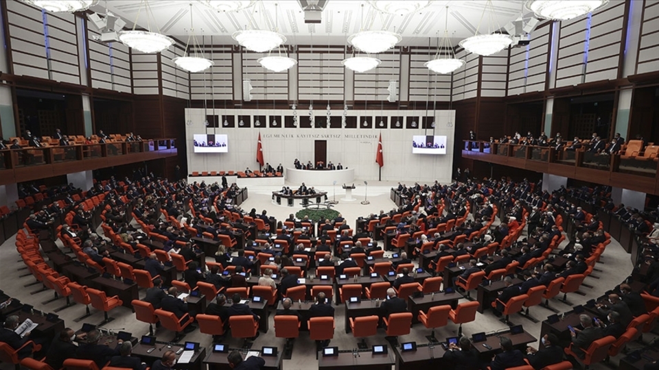 Son dakika haberi AK Parti 5'inci yargı paketini Meclis'e sundu