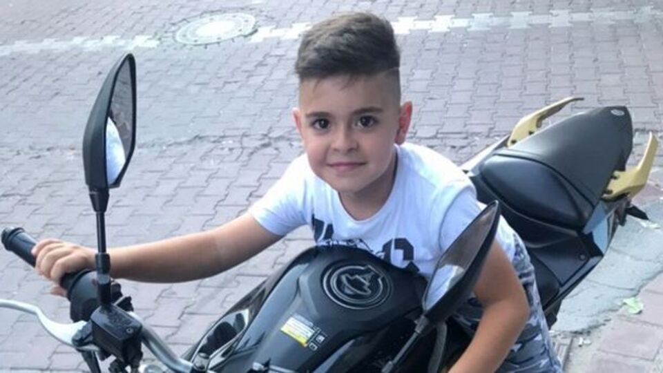 8 yaşındaydı! Düğünü izliyordu!