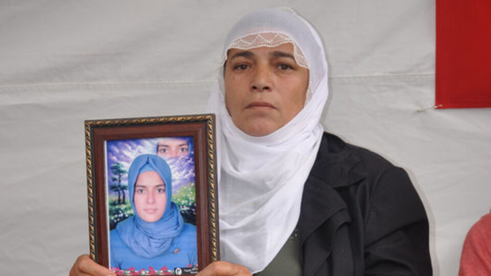 Muşlu anne, dağa kaçırılan kızını bekliyor