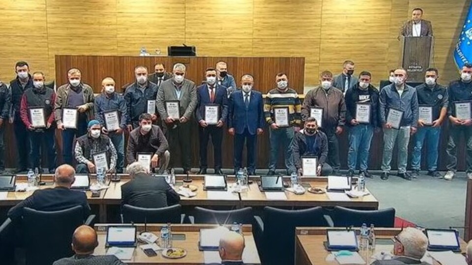 İşçilere teşekkür töreninde takke gerginliği