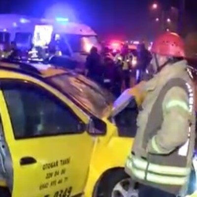 TEM Otoyolu'nda taksi tankere çaptı: 10 yaralı