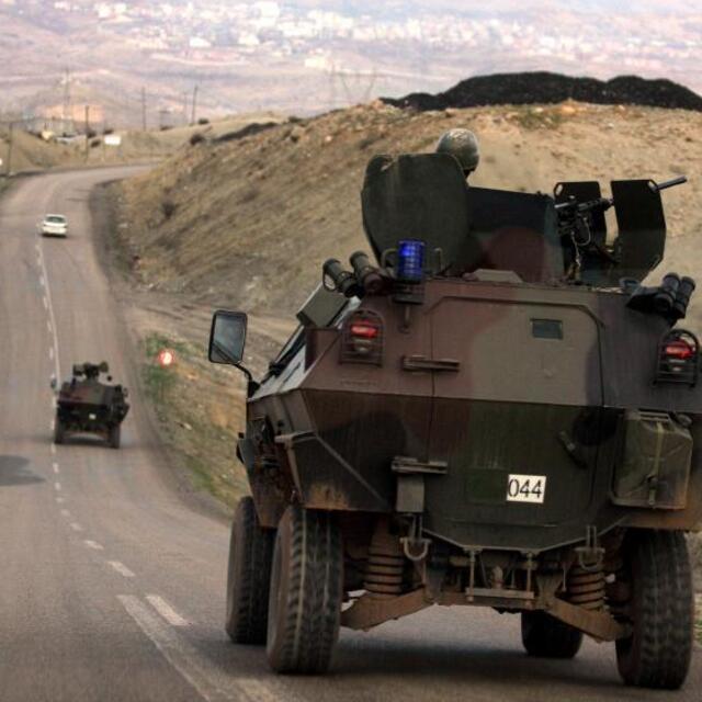 Uyuşturucu ticaretinden 4'ü uzman çavuş 5 kişi tutuklandı