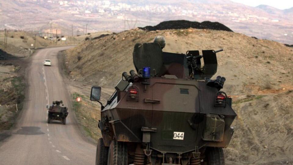 Uyuşturucu ticaretinden 4'ü uzman çavuş 5 kişi tutuklandı
