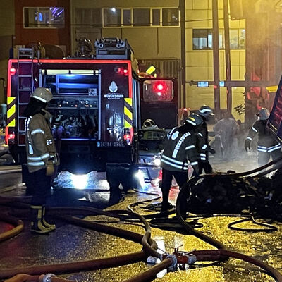 Kağıthane'de maske üreten tesiste yangın