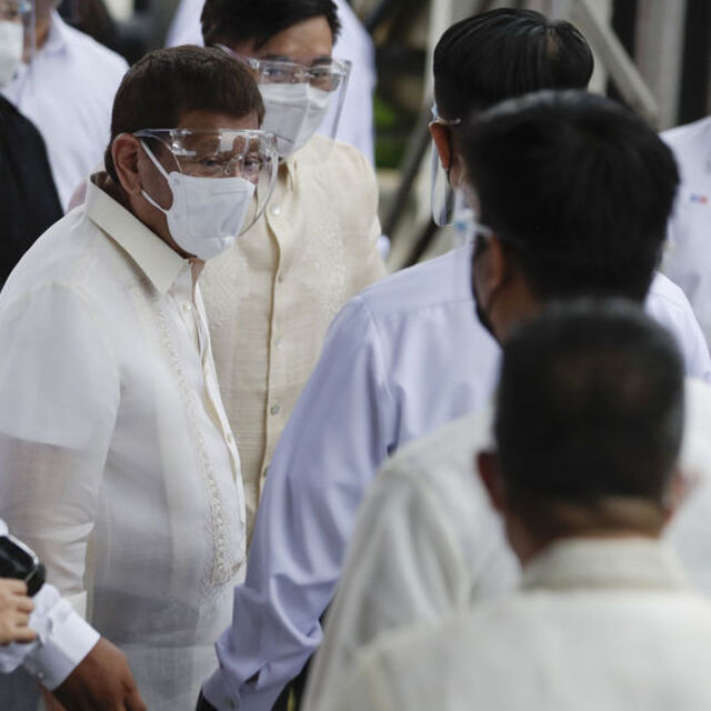 Duterte duyurdu: Aşılamada yetersiz kalanlara ceza!