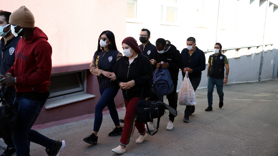 Taklit e-posta adresleriyle vurgun yaptılar!