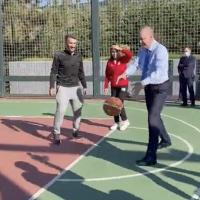 Cumhurbaşkanı Erdoğan gençlerle basketbol oynadı