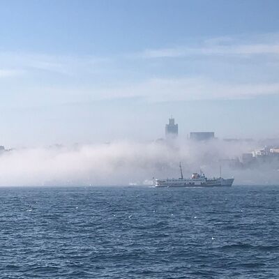 İstanbul'da sis duvarı!