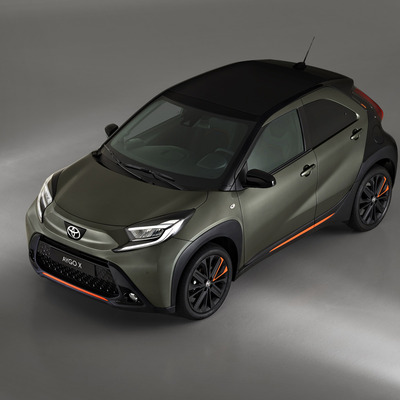 En küçük modeli yerden yükseldi!