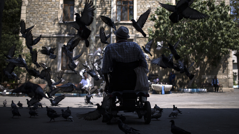 72 bin kimsesize el uzattı