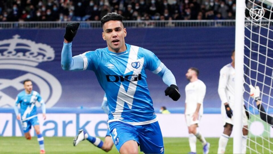 Falcao girdi, attı, çıktı!