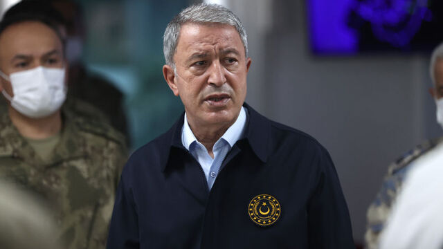 Bakan Akar ve komuta kademesi İran sınırında