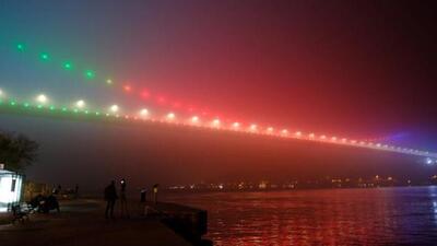 FSM Köprüsü, Azerbaycan bayrağı renklerine büründü