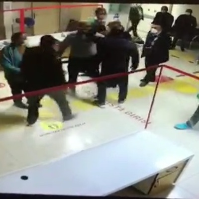 Hastaneyi savaş alanına çevirdi! Görevlinin kolu çıktı