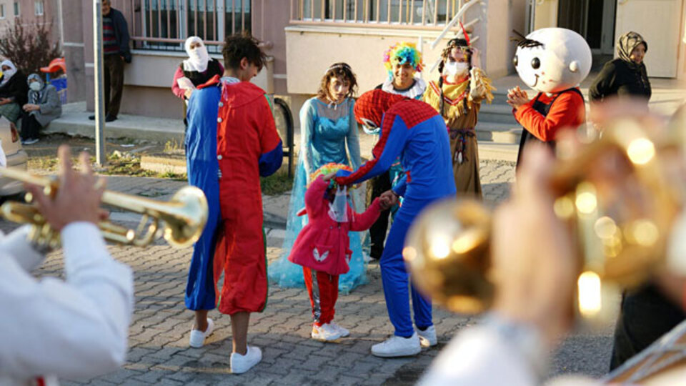 Lösemiyle mücadele eden Zehra'ya bandolu moral