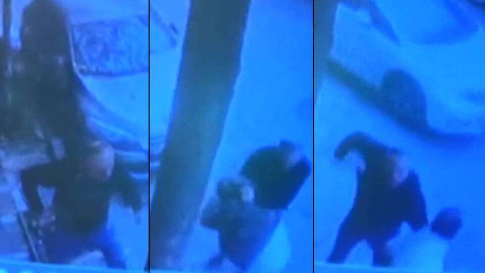 Arkadaşını sokakta bıçakla öldürdü