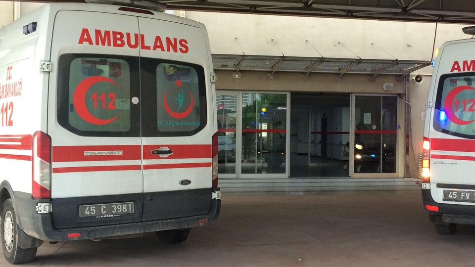 Manisa'da panik! 76 öğrenci hastaneye kaldırıldı