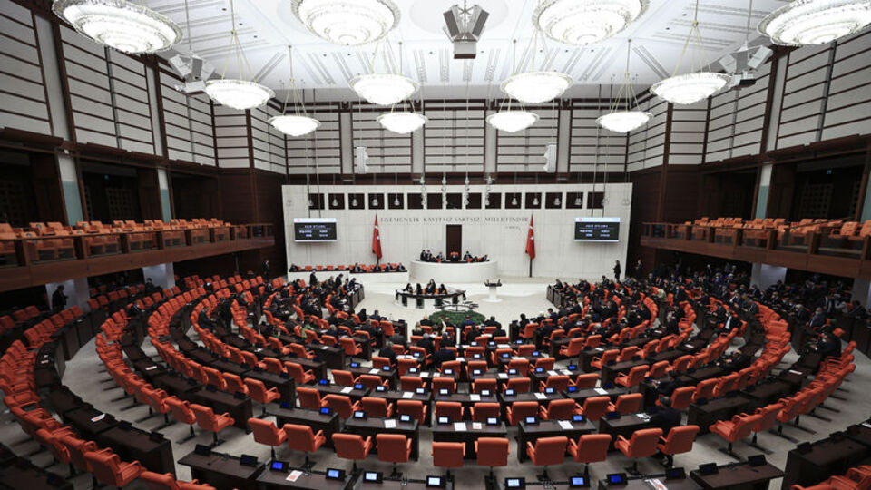 Azerbaycan tezkeresi Meclis'te
