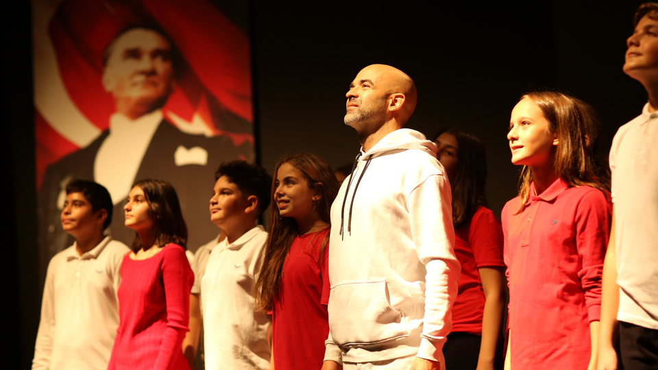 Murat Evgin'den 10 Kasım'a özel şarkı