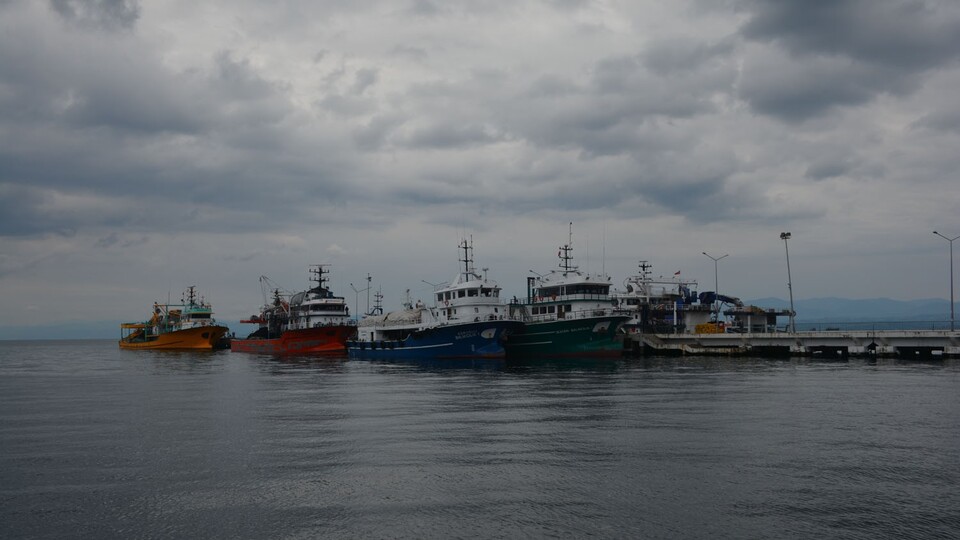 Sinop'ta balıkçı tekneleri limana sığındı