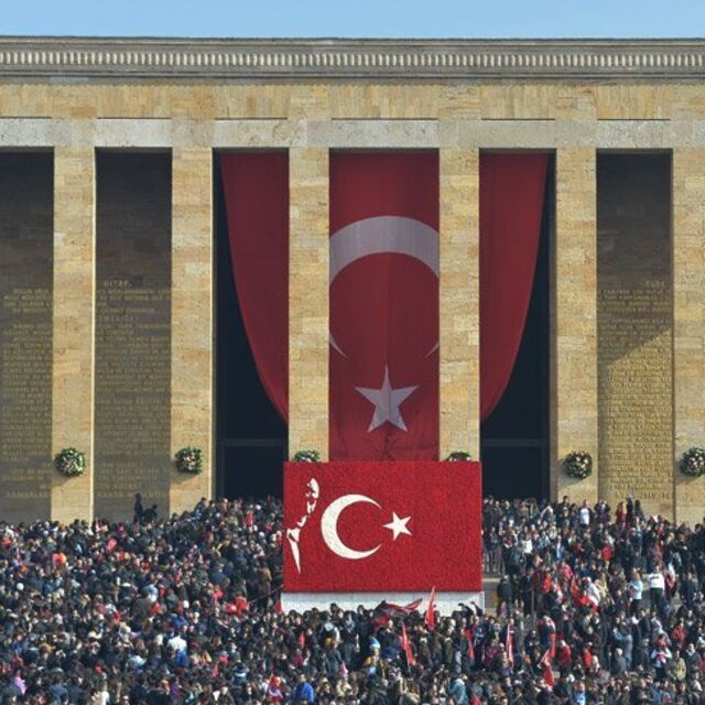 10 Kasım (Yarın) resmi tatil mi?