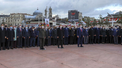 Taksim'de Atatürk saygıyla anıldı