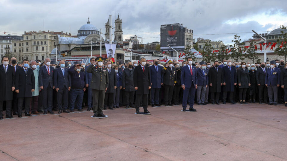 Taksim'de Atatürk saygıyla anıldı