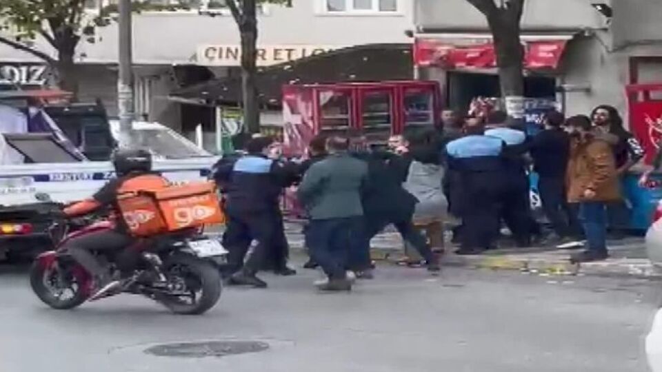 Zabıta ve seyyar satıcılar arasında kavga