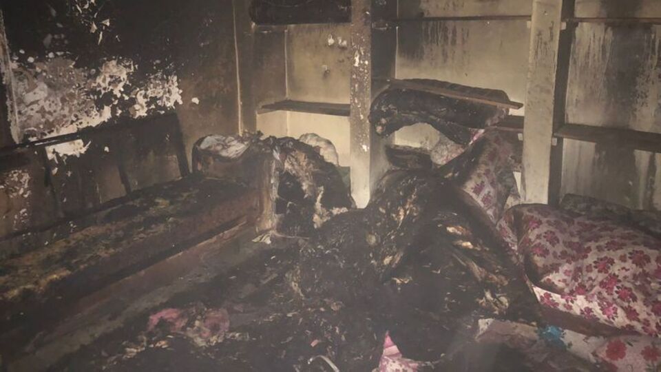 Evini yakan oğlundan kaçtı! Kurtulamadı