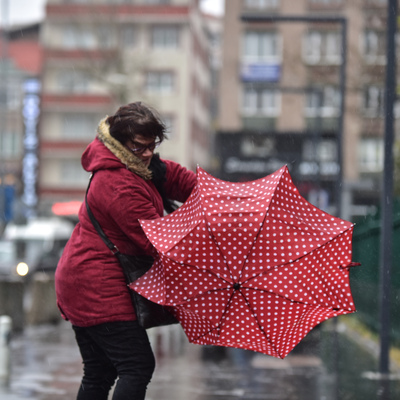 Sıcaklıklar düşüyor; sağanak, kar ve fırtına uyarısı