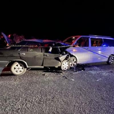 Minibüs ile otomobil çarpıştı: 2 ölü, 5 yaralı