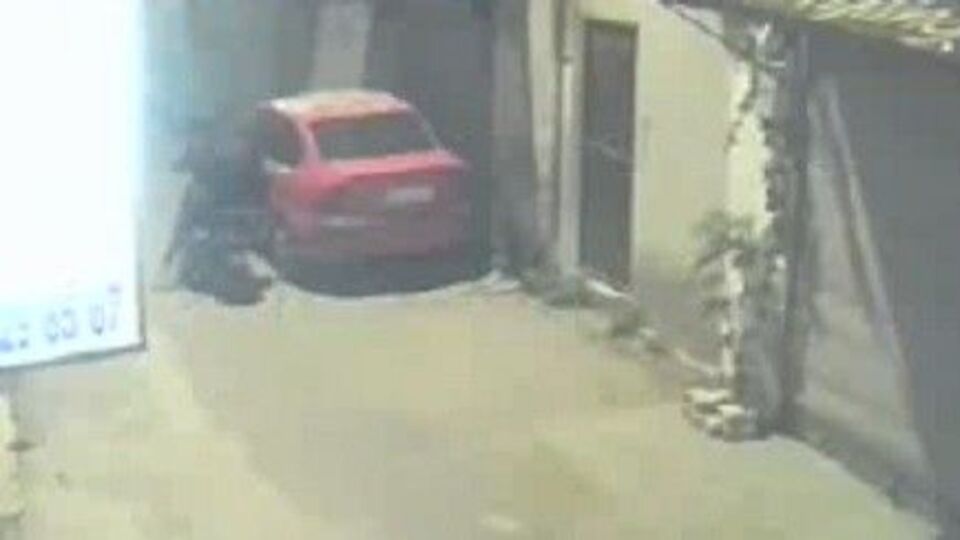 İzmir'de bir gecede 37 aracın lastikleri kesildi