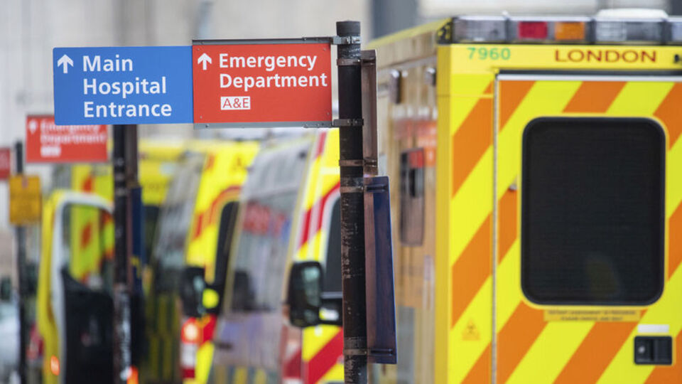 İngiltere'de milyonlarca hasta rutin tedavi için sırada!