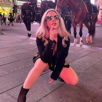 Ece'den New York pozu