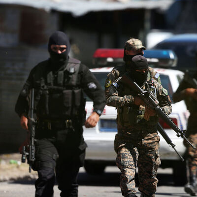 El Salvador'da artan cinayetlere karşı ordu görevde!