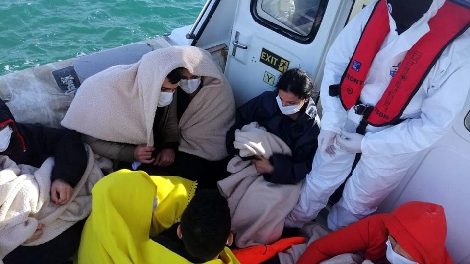 Göçmenleri taşıyan yelkenli devrildi! 1 kişi öldü