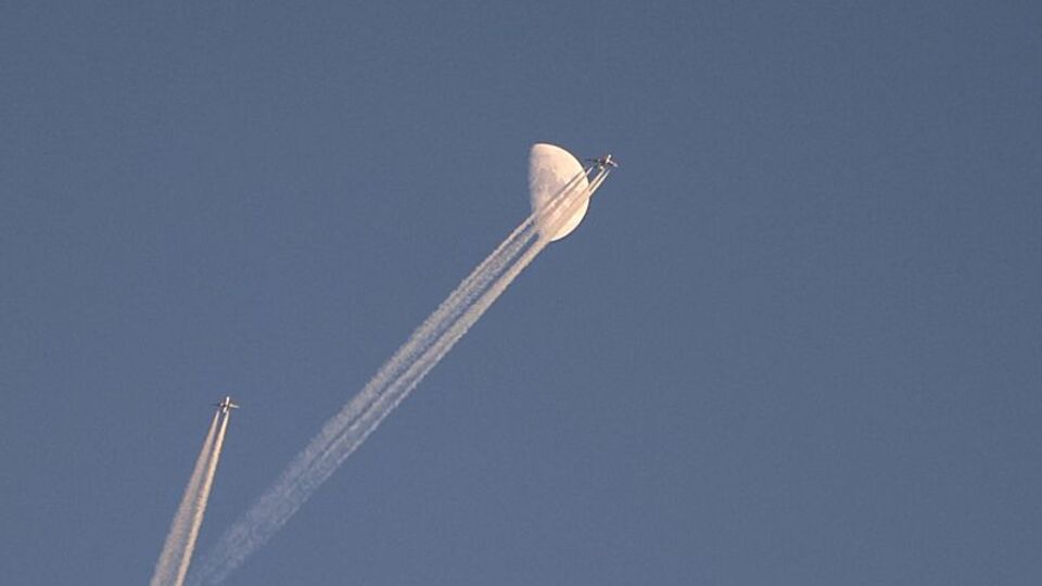 Bingöl semalarında Ay ile uçağın dansı