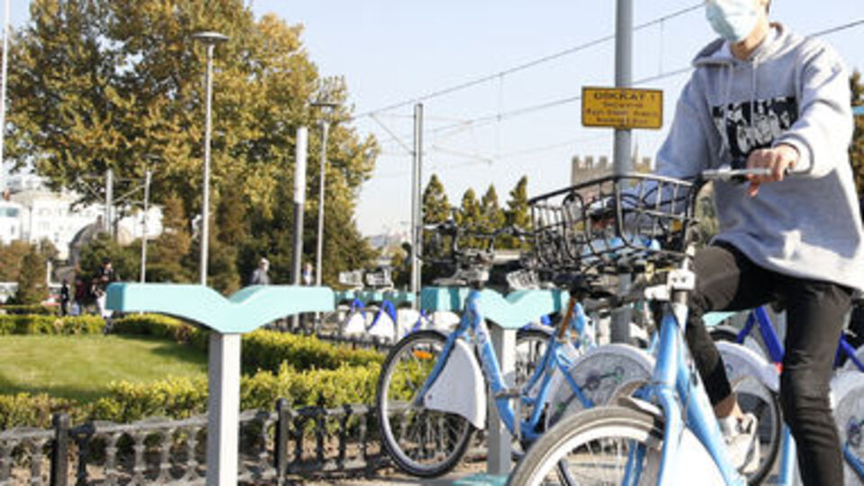 İki tekerle sağlığa pedal çeviriyorlar