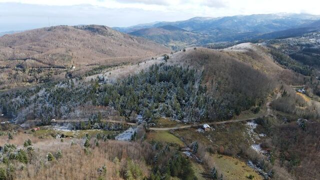 Küre Dağları'nın bir yanı sonbahar bir yanı kış
