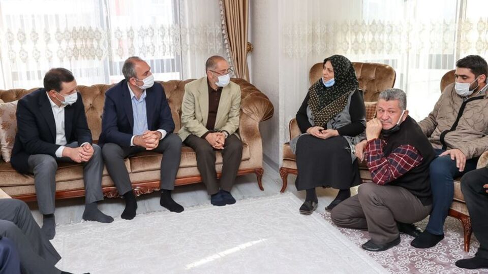 Adalet Bakanı Gül'den acılı aileye ziyaret