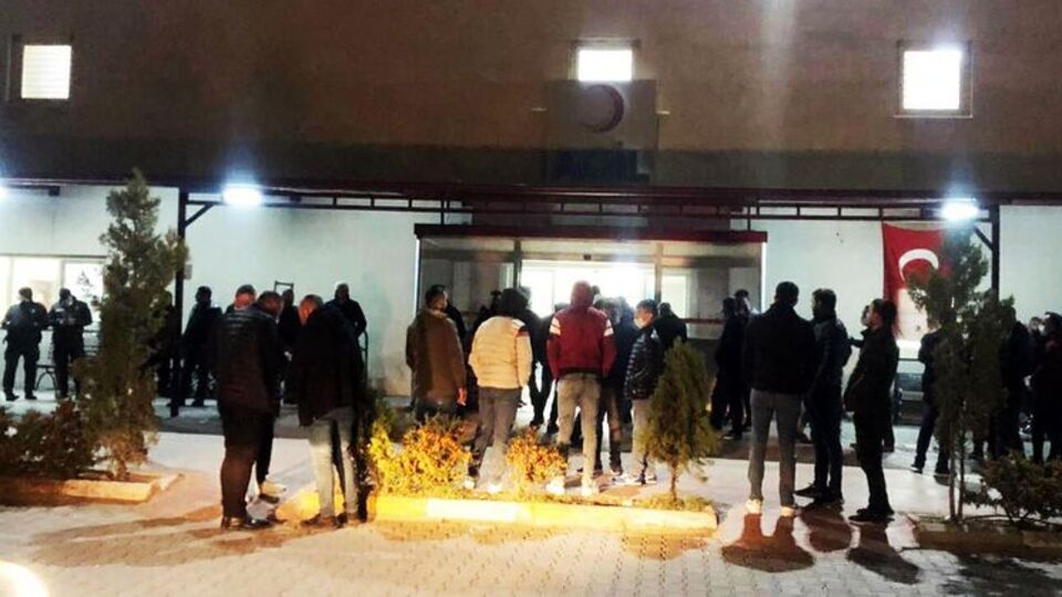 Düğünde ortalık karıştı! 'Yan baktın' dehşeti!