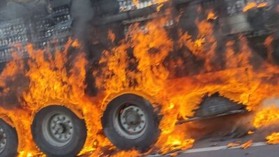 İçki yüklü tır alev aldı!