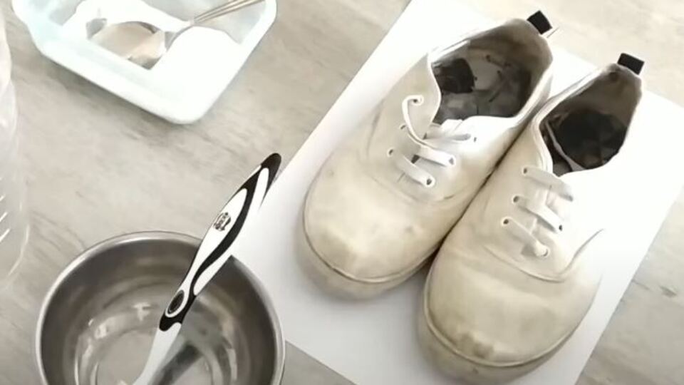 Beyaz bez ayakkabılar nasıl temizlenir?