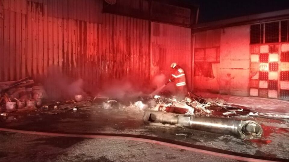 İzmir'de mobilya atölyesi kundaklandı