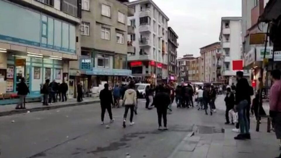Sopalı, satırlı, taşlı kavga!