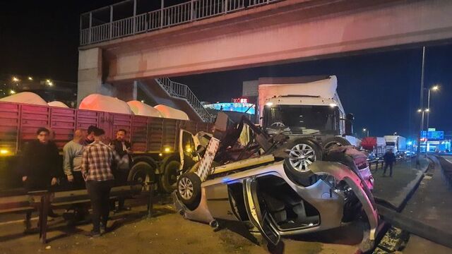 TIR, ışıkta bekleyen 3 araca çarptı: 1 ölü, 4 yaralı