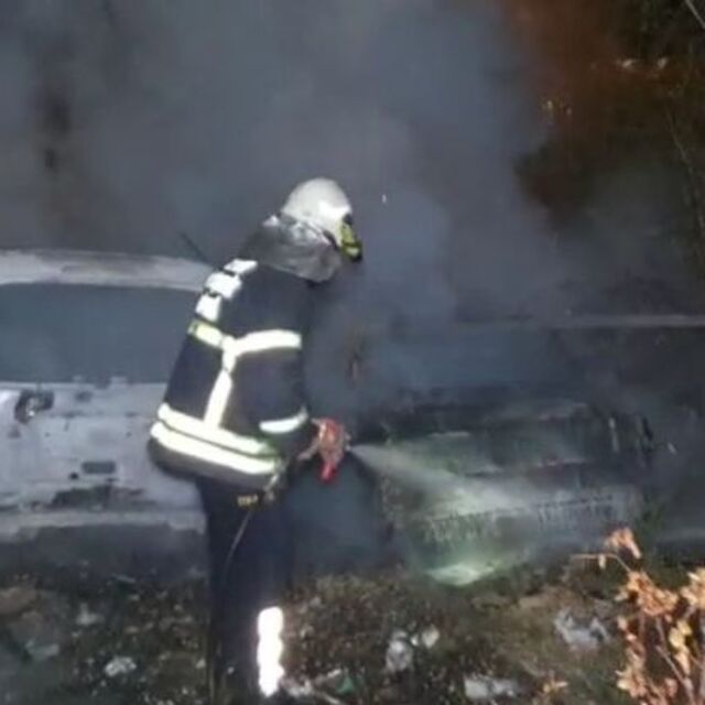 Nazilli'de iki otomobil kundaklandı